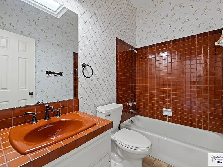 1301 Palm Valley Dr E — Photo 24
