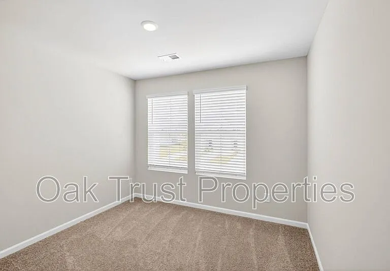 753 Ridgley Dr — Photo 15