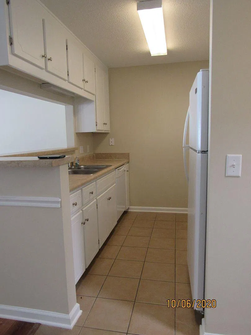 207 Winthrope Ln — Photo 4