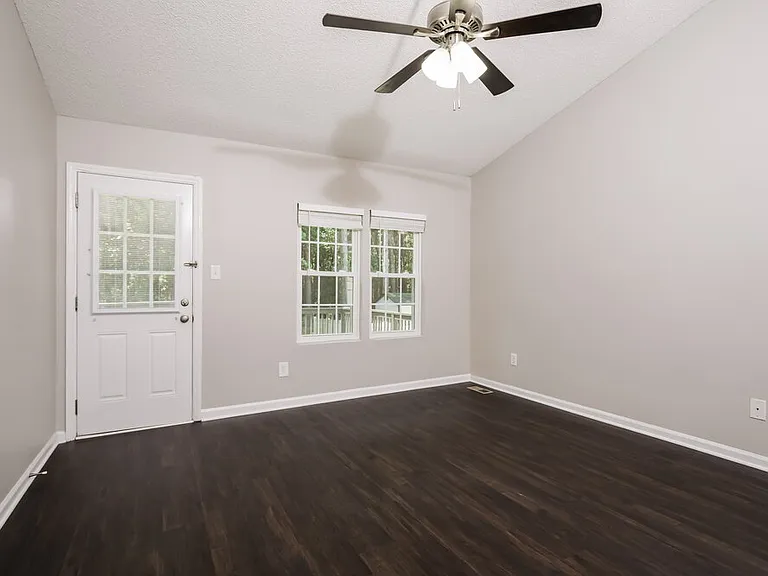 504 Heathwick Dr — Photo 9