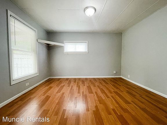 3rd image of 2220 E Dartmouth Ave