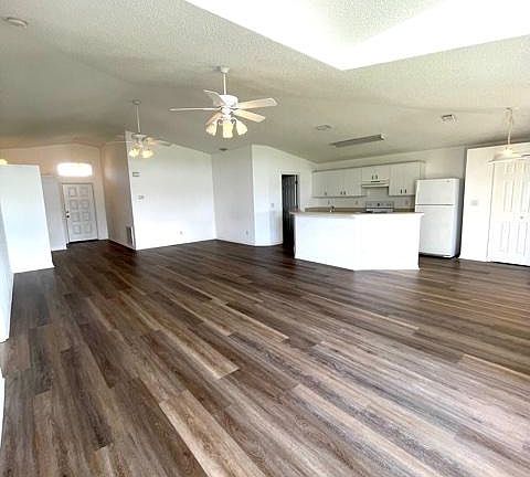 2nd image of 2375 Bayhill Dr