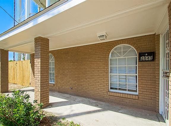 3rd image of 2843 Carver St