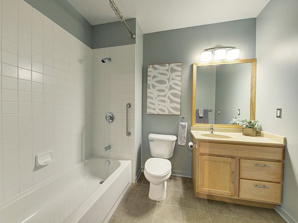 100 W 5th St # 1-610, photo 17