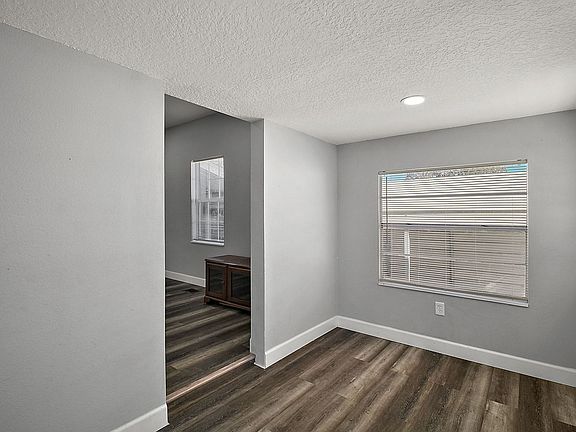 5th image of 105 W Stevens Ave