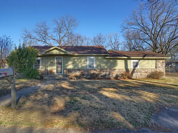 1122 N Boston Ave, Russellville, AR 72801