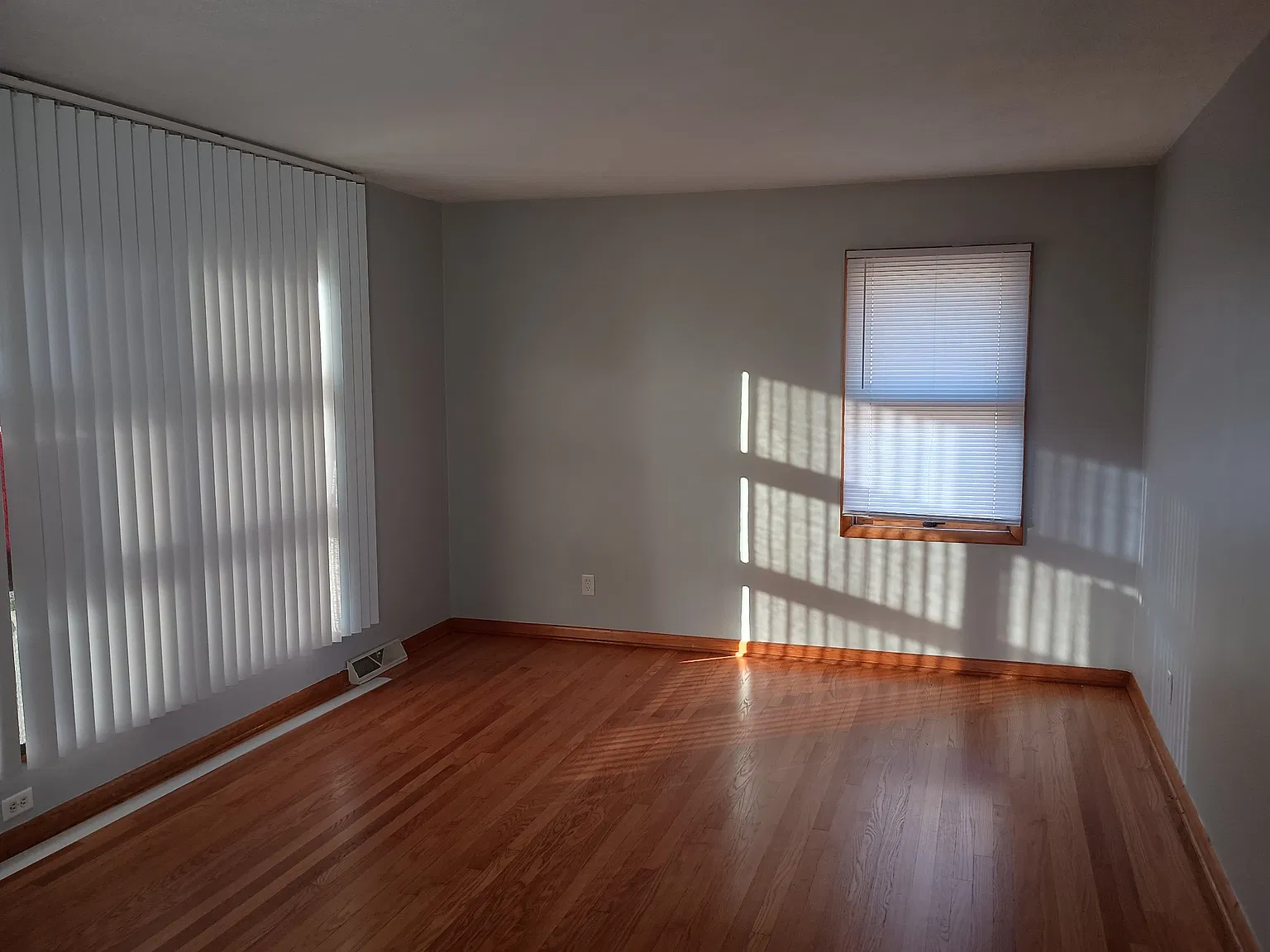 3 bed, 960 sqft, $2,400 — Photo 4