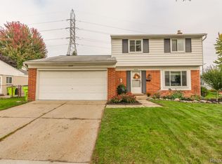 30399 Westmore Dr, Madison Heights, MI 48071
