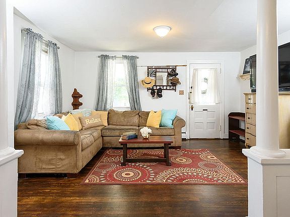 3rd image of 343 Jefferson Ave