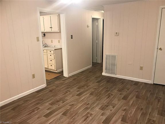 4th image of 252 W Matthews St
