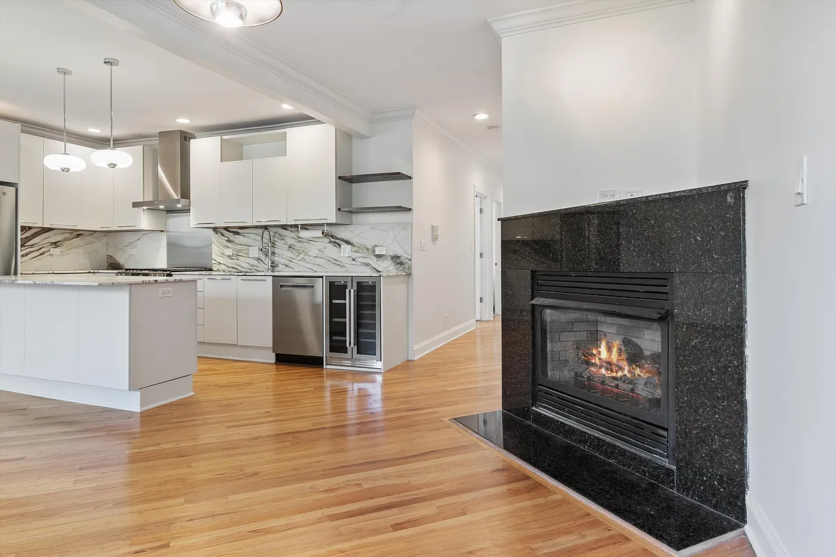 Building Photo - 3527 W Belden Ave #3