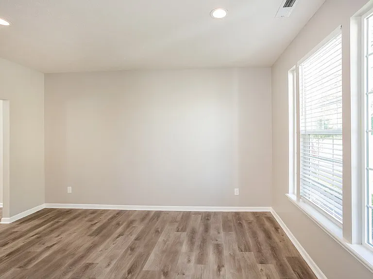 4905 Fields Blvd — Photo 8