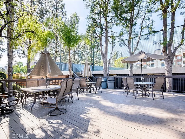 5565 Canoga Ave #307 — Photo 32