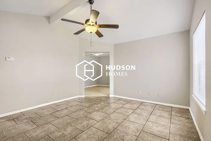 2 bed, 1.0 bath, 850 sqft, $1,099 — Photo 4