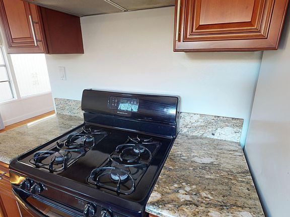 4th image of 1042 S Sherbourne Dr #3