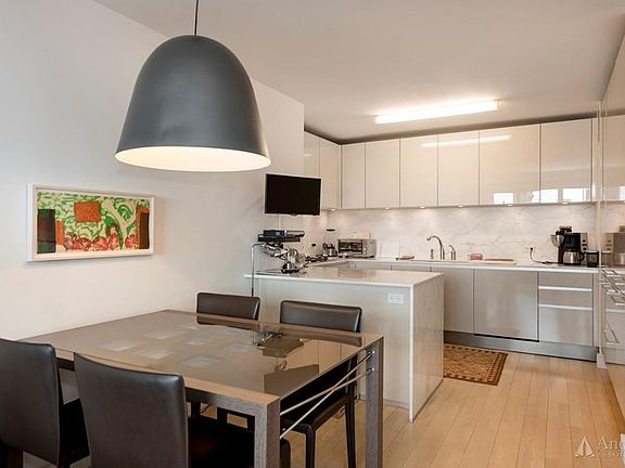 4th image of 322 W 57th St APT 33F1