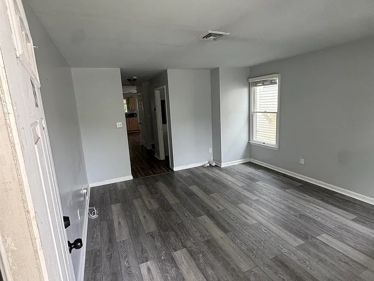 325 N Ohio Ave — Photo 4
