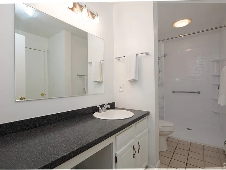 871 Franklin St — Photo 14