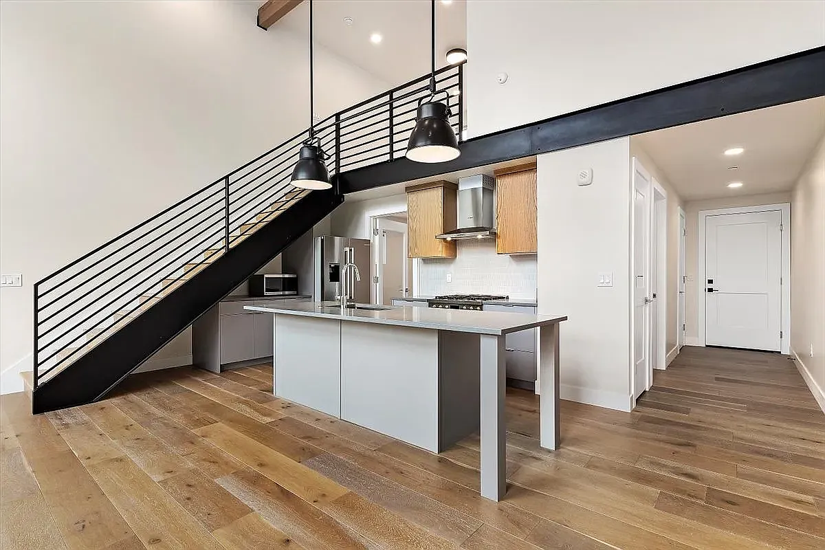 2 bed, 1055 sqft, $3,275 — Photo 3
