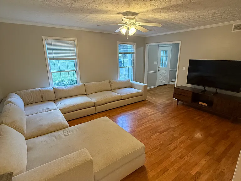 4500 Woodlawn Lake Dr — Photo 16