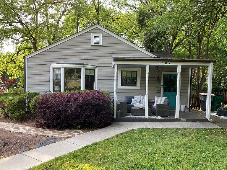 1507 Kensington Dr — Photo 3