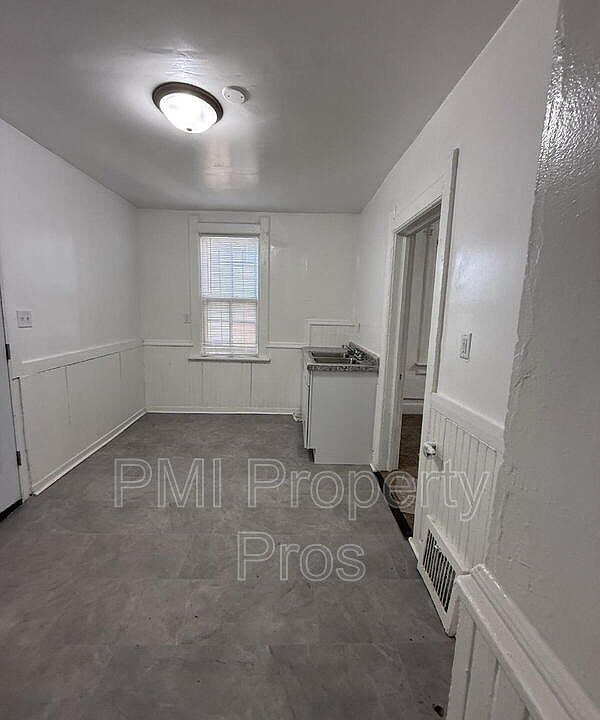 Building Photo 3