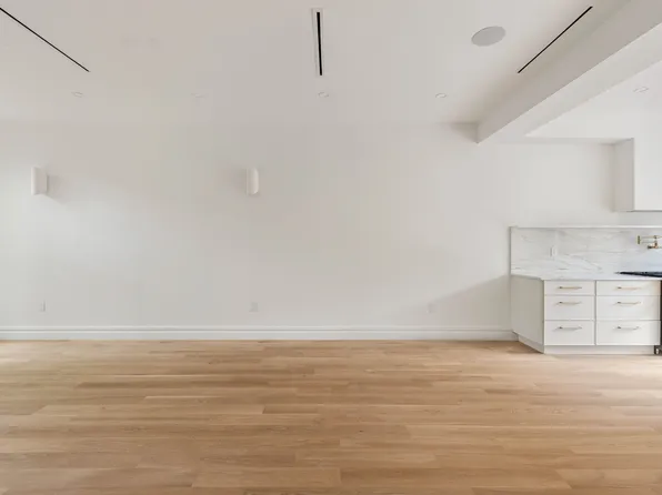 318 Halsey Street image 3 of 15