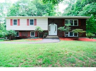 2 Iroquois Trl, Airmont, NY 10952