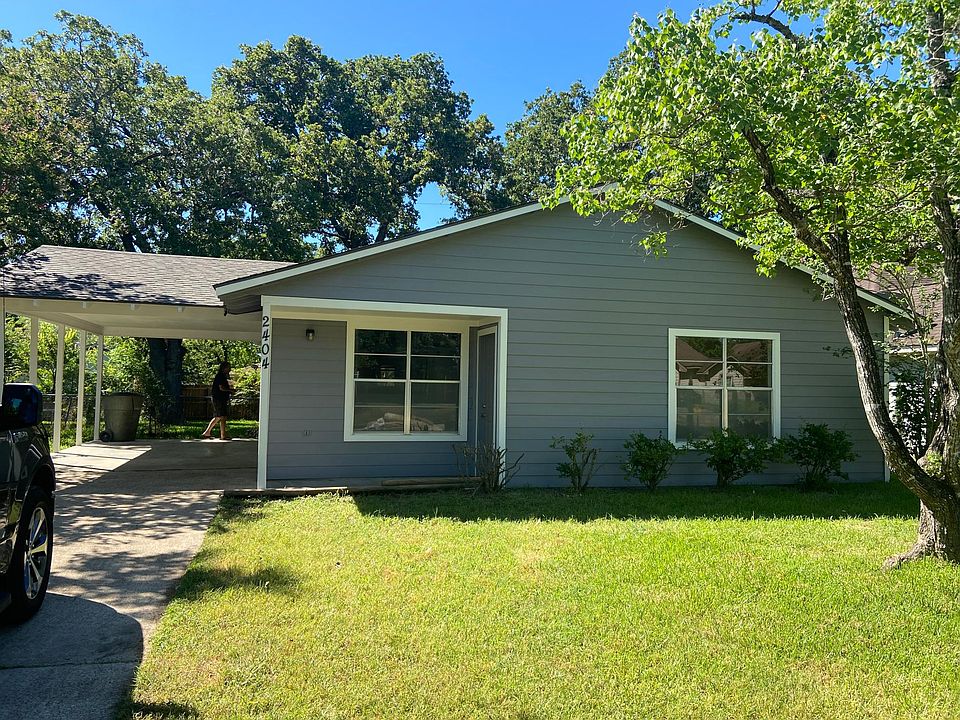 1st image of 2404 Driftwood Dr