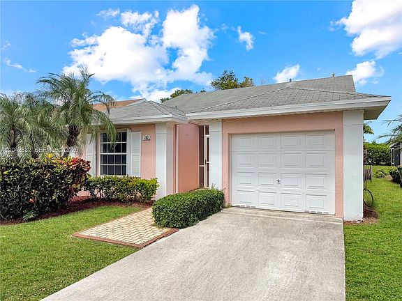 2nd image of 707 SE 22nd Dr