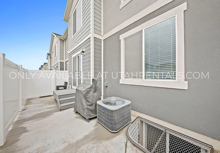 341 N Angus Dr — Photo 3