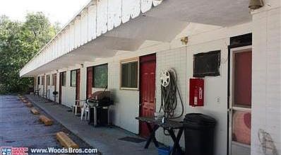 4th image of 940 Park St