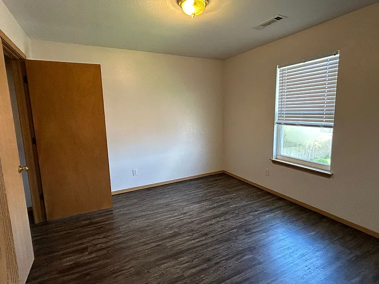 316 Erin Pl — Photo 8