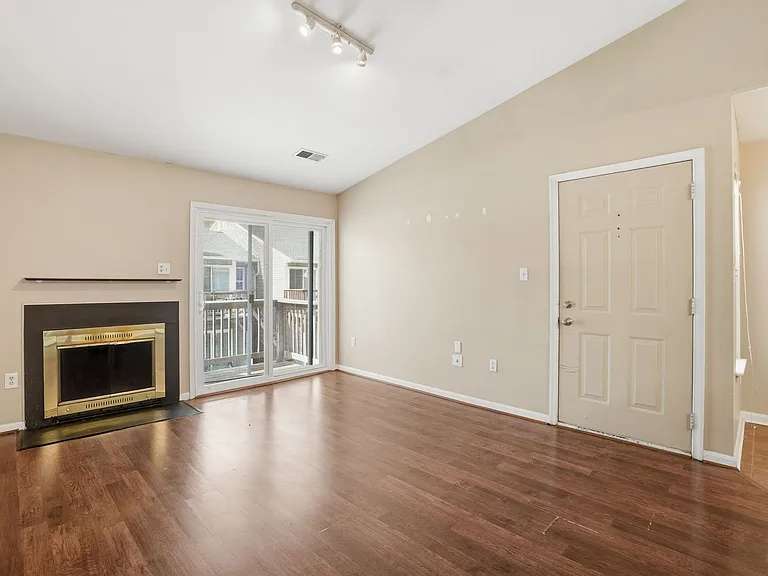 8633 Beekman Pl #33D — Photo 6