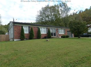 106 Blue Grass Ln, Hurricane, WV 25526