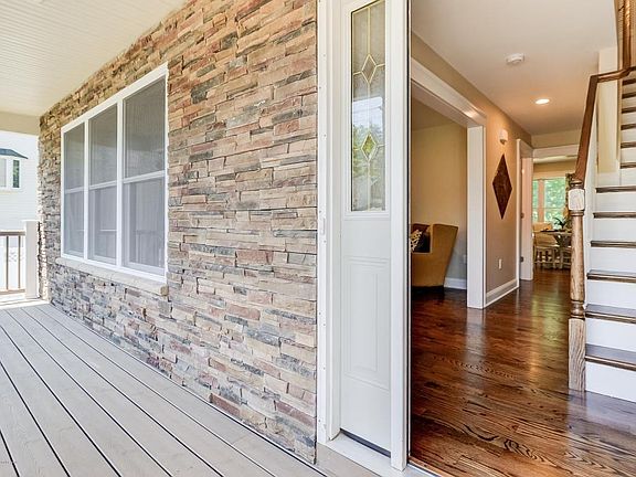3rd image of 7 Briarcliff Pl