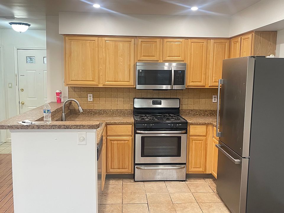 1st image of 140 Longfield Ct