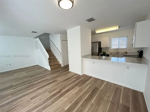 6255 Kendale Lakes Cir APT 225, Miami, FL 33183