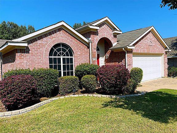 2nd image of 1715 Cedar Elm Dr
