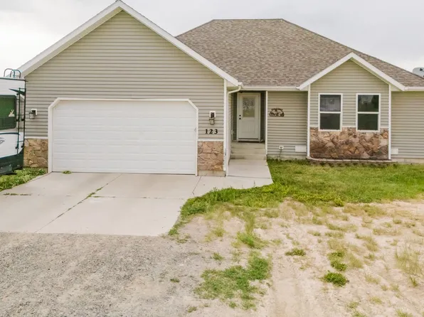 123 Agate Dr, Spring Creek, NV 89815