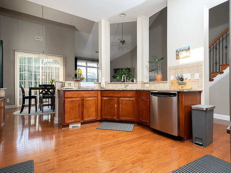 1606 Morehead Hill Ct — Photo 8