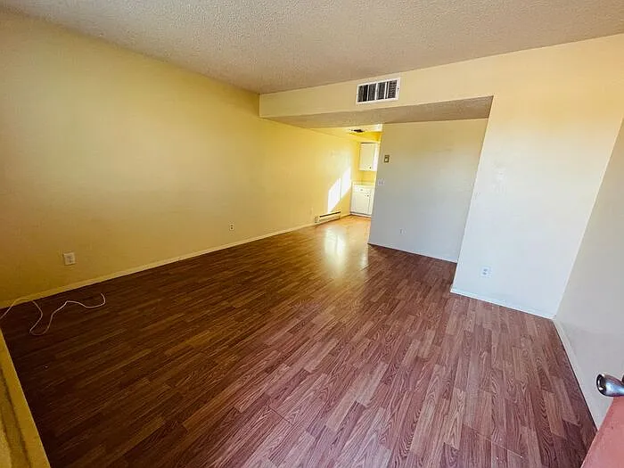 2 bed, 1.0 bath, 630 sqft, $995 — Photo 4