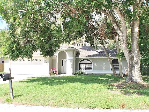 The property has some beautiful huge Oak trees