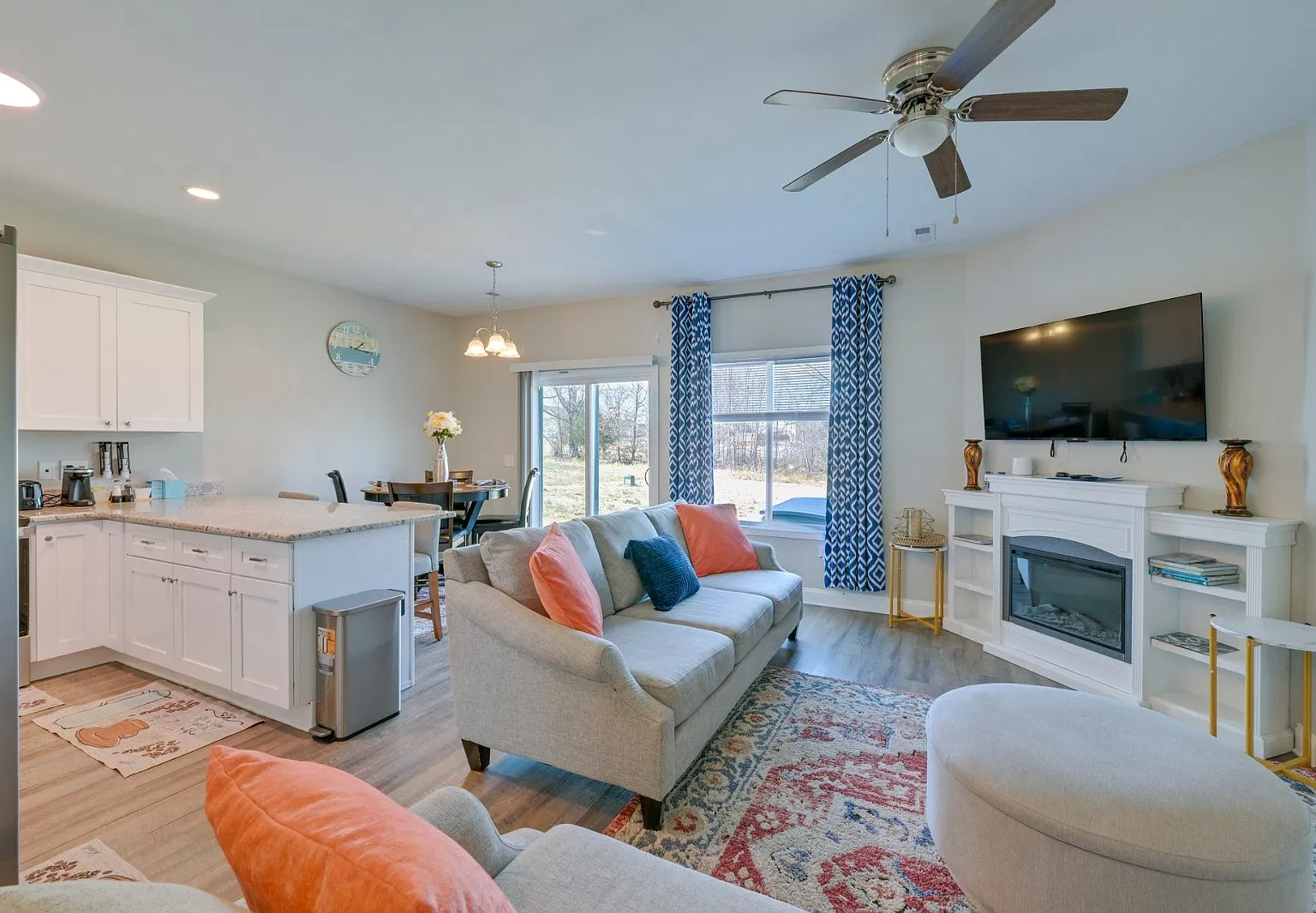3 bed, 2.5 bath, 1320 sqft, $2,100 — Photo 4