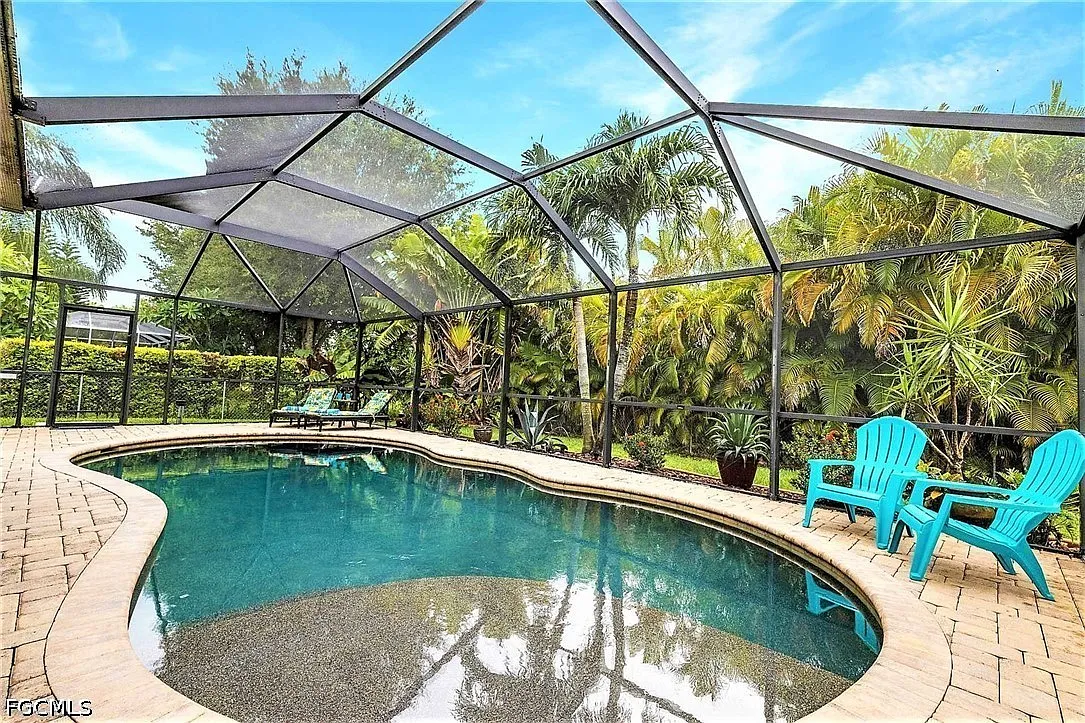 4 bed, 2.0 bath, 2258 sqft, $7,105 — Photo 2