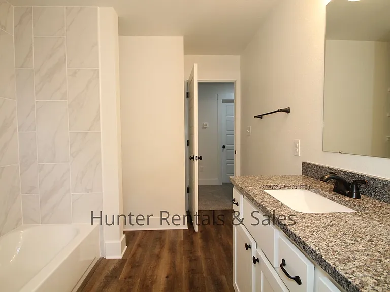 1956 Royal Loop — Photo 23
