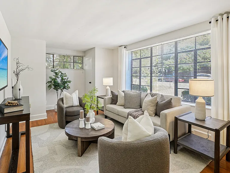 Cameron Court Apartments — Photo 49