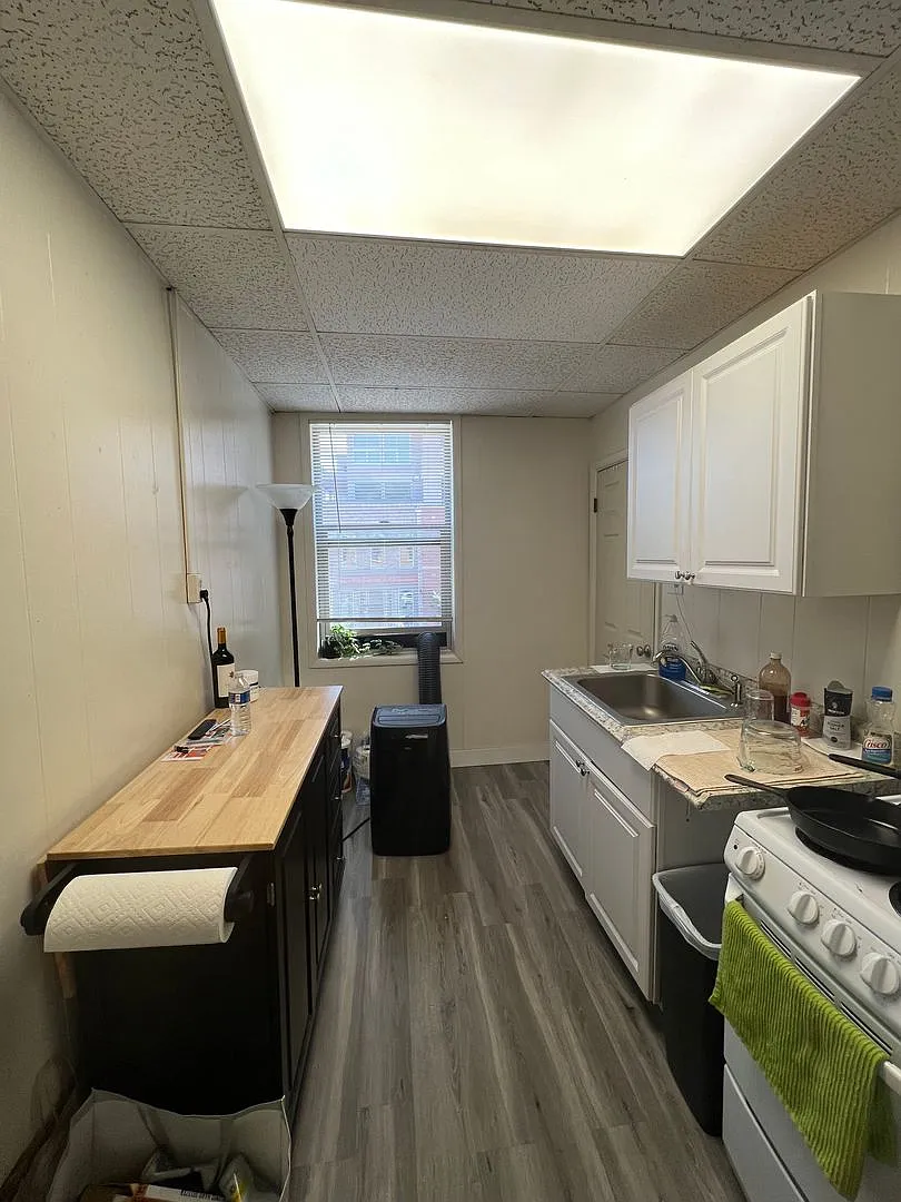 Studio Apartment in the Heart of Golden! — Photo 1