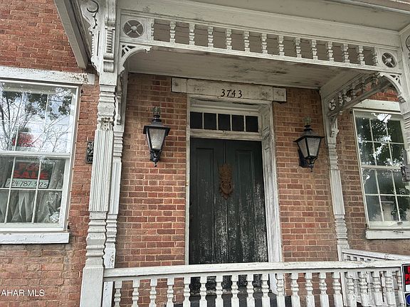 4th image of 3743 Pitt St