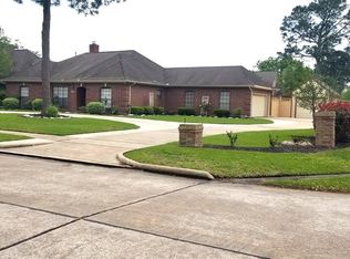 902 Knights Ct, Friendswood, TX 77546